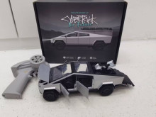 * 1:24全比例2.4G合金遙控車